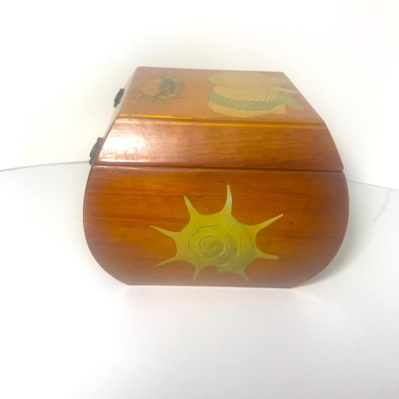 Vintage Wooden Box Jewelry Trinket Sea Shell Crab Detail. 
Excellent condition! - Picture 2 of 15